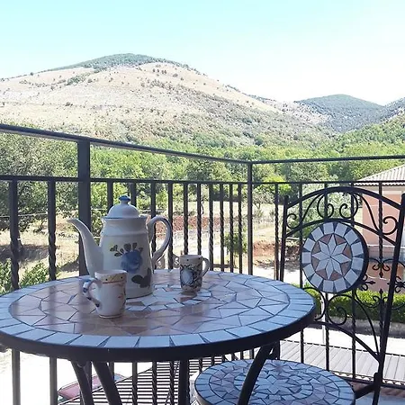 לינה וארוחת בוקר La Taverna