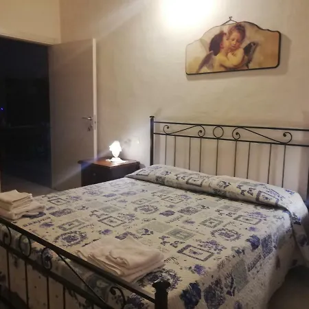 לינה וארוחת בוקר La Taverna 3*
